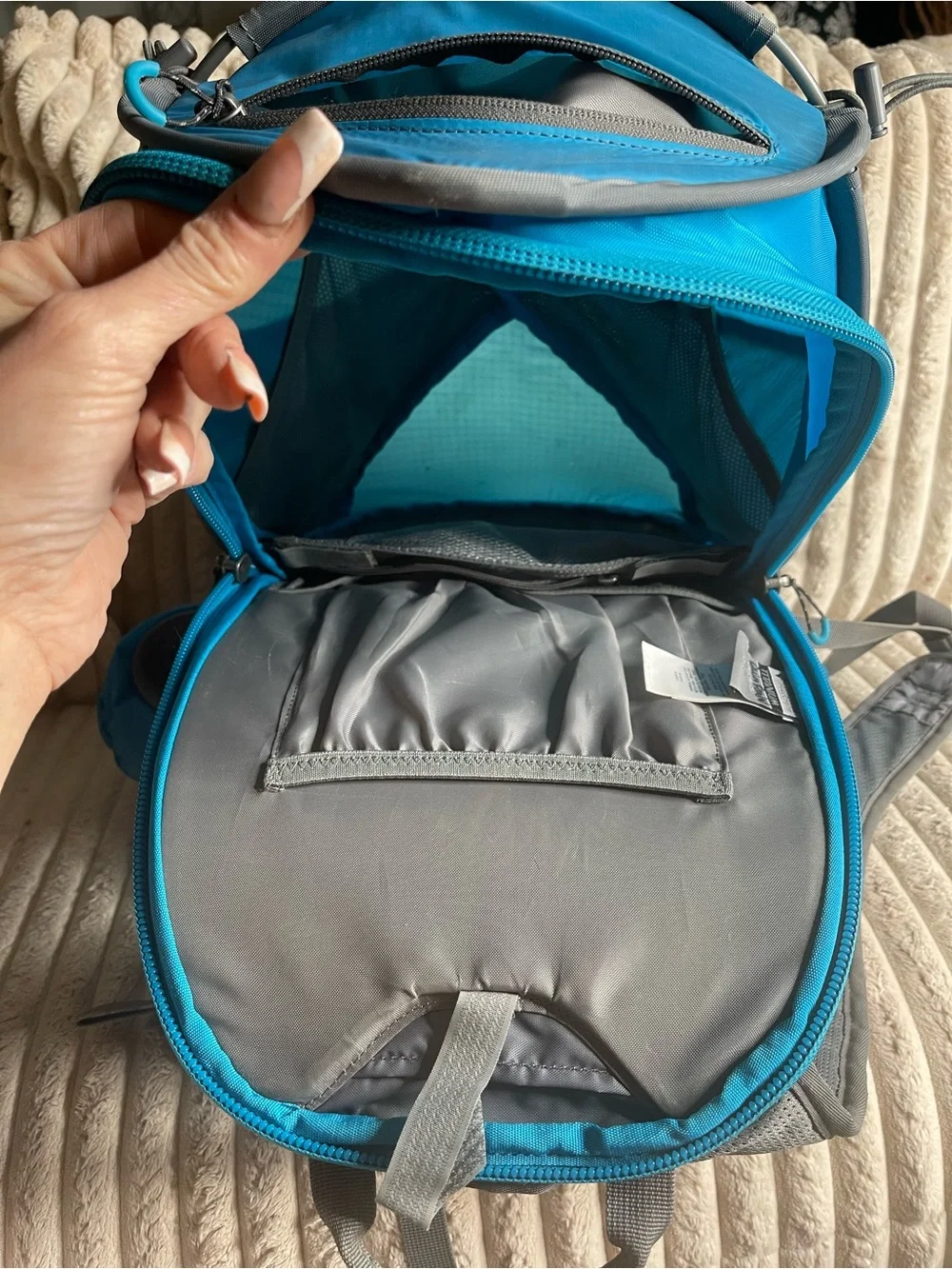 Columbia Titanium Hiking Backpack Blue Gray Wire Frame Day Pack